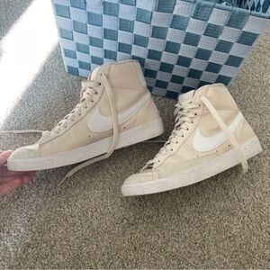 Women’s Nike Blazer Mid '77 size 8